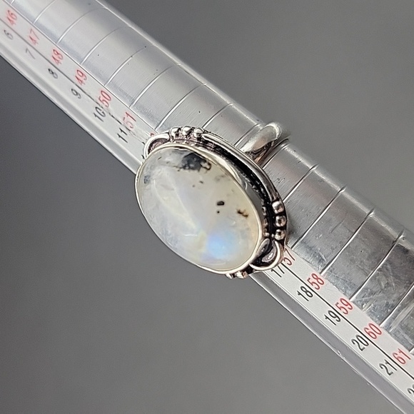16060 Elegant 925 Silver Plate Rainbow Moonstone Blue Flash Oval Size 7 Ring - Picture 9 of 12